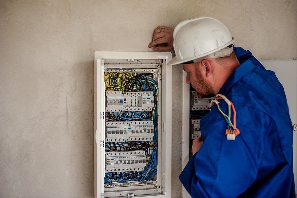 Al lavoro sul quadro